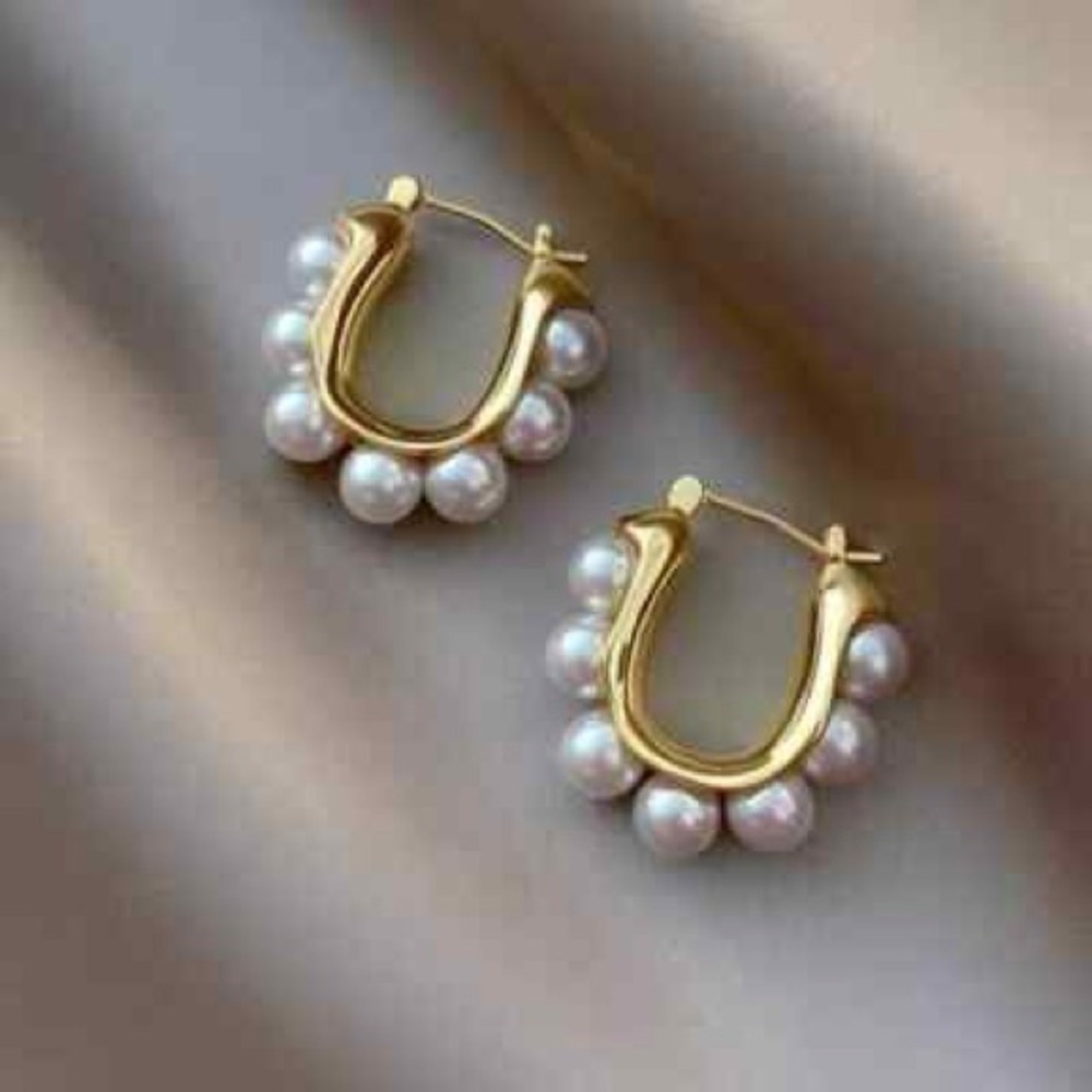 Elegant Gold and Pearl Hoop Earrings